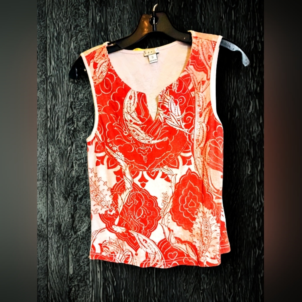Fitted Red and Orange Tank Top with Abstract Design